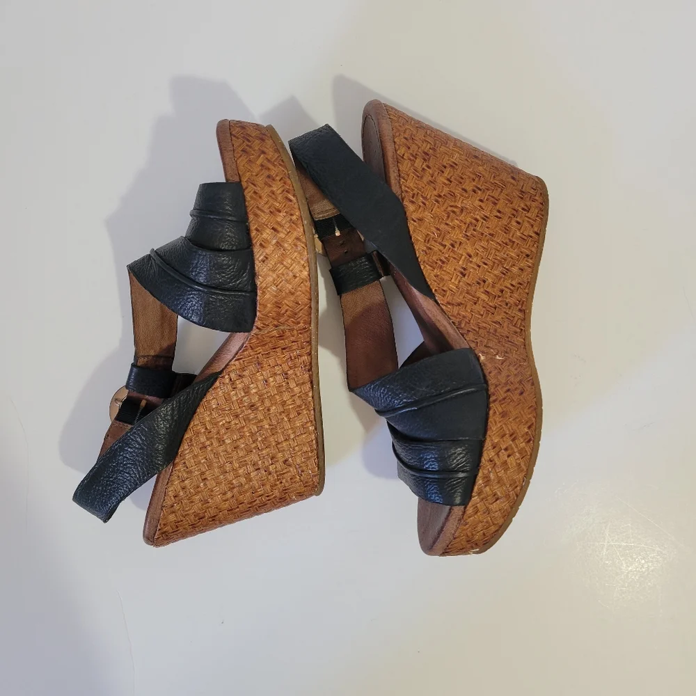 Naya women's leather wedges Size 9.5 M  raffia heels buckle closure black